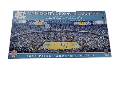 MasterPieces - Tacones de alquitrán UNC - Rompecabezas panorámico NCAA 1000 piezas TOTALMENTE NUEVO Foto 1 de 2