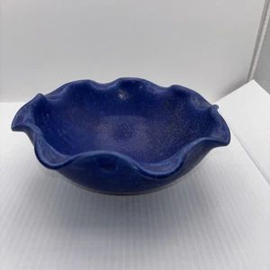 Ciotola ceramica fatta a mano blu bordo arruffato ciotola gres firmata tappo - Foto 1 di 3