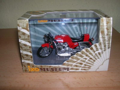 Ixo MV Agusta 750 S / 750S rot red Modell 1973, 1:24 Motorrad - Bild 1 von 4