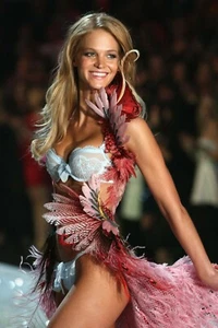 Victoria secret runway model in Color Poster 24x36 inch - Picture 1 of 1