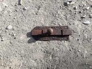 VERY OLD MAYBE ANTIQUE BRASS KNOB CLOSURE - Picture 1 of 8