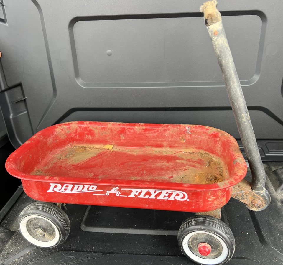 Radio Flyer 红色金属车 小号 适合娃娃和毛绒 12.5 x 7.5 — 第 1/4 张图片