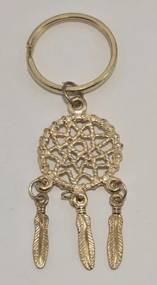 Chaveiro apanhador de sonhos 3 penas metal tom dourado - Imagem 1 de 4