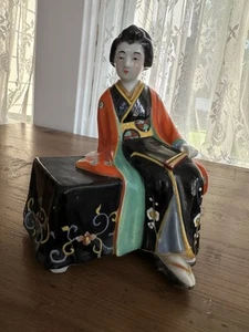 Vintage Chinese Famille Rose porcelain figurine of a lady - Picture 1 of 8
