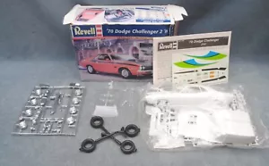 KIT MODELO PLÁSTICO REVELL '70 DODGE CHALLENGER 2 'N 1:24 ESCALA #85-2596 - Imagen 1 de 3