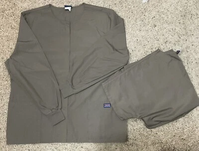 Chaqueta Médica Cherokee 2 Piezas LS + Blusa Médica SS Talla L - Taupe Foto 1 de 4