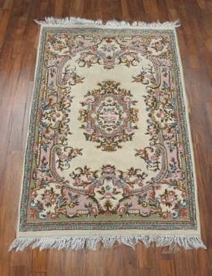 Винтажный шерстяной цветочный ковер Ethan Allen 4x6 цвета слоновой кости с розовой и зеленой бахромой - Изображение 1 из 4