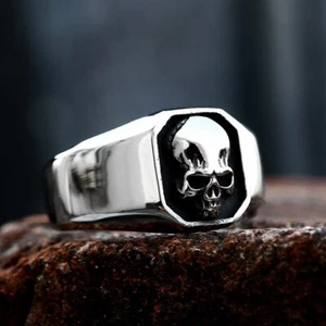 Anello Teschio Gotico Acciaio Inox Uomo Scheletro Horror Biker Diavolo Anello Argento - Foto 1 di 7