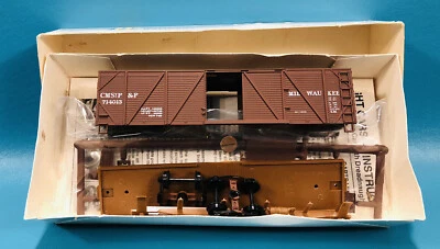 HO 40' SS Milwaukee Wood Boxcar w/Dreadnaught Ends Kit 932-2105 Vintage Walthers - Image 1 of 4