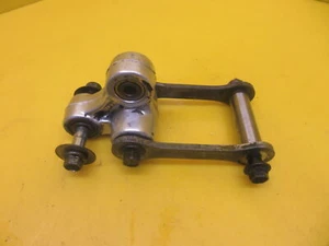 FABRICANTE DE EQUIPOS ORIGINALES SUZUKI SV650 SV650S 2002 SUSPENSIÓN TRASERA MONTAJE DE CHOQUE UNIÓN DOGBONE  - Imagen 1 de 4