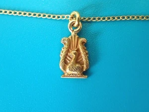 Collar Pavo Real Vintage Oro 10K con Cadena Llena de Oro. - Imagen 1 de 5