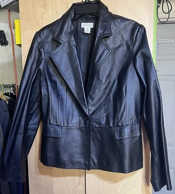 Chaqueta forrada Kim Rogers para mujer talla M de cuero negro con un botón y dos bolsillos Foto 1 de 3