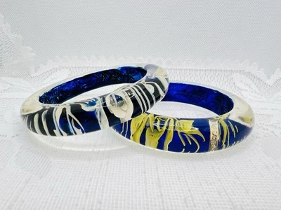 Betsey Johnson Chunky Bracelets Navy Blue Lucite Yellow White Flower Signed Pair - Image 1 of 4