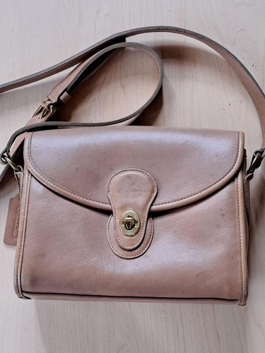 Vecchia borsa a tracolla Coach in pelle beige chiusura girevole anni 90 vintage rara buona