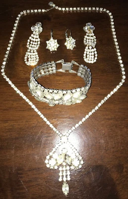 TOP-TIPP! Strass-Schmuck-Set: Kette Armband Ohrringe Gehänge Ohrstecker 6tlg - Bild 1 von 4