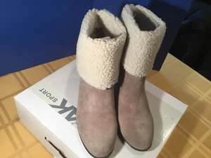Women's Anne Klein Taupe Booties w/ Shearling like Fur~ NEW~ Size 9.5 - Picture 1 of 10