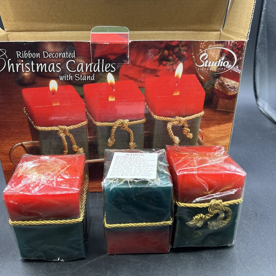 Velas de Navidad de estudio rojas y verdes con soporte núcleo de cabaña Foto 1 de 4