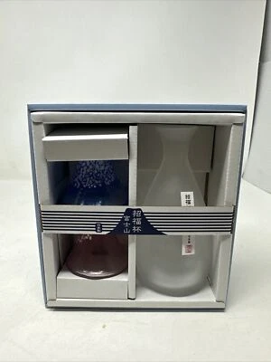 Cold Sake Set Mt. Fuji Set of Sake Cup & Bottle Blue Red White Made in Japan - Image 1 of 4