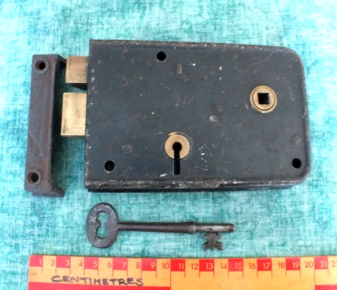 RECLAIMED VINTAGE DOOR LOCK WITH KEY & KEEP - WORKING Cover