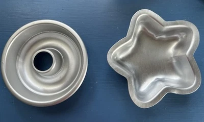 Single Serve Baking Tins (2) ~ Star Shaped ~ Donut Shaped  ~ 4” Diameter - Image 1 of 2
