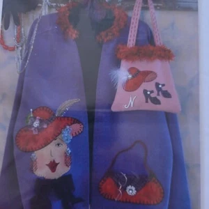 Patrón de apliques Nellie en rojo KS-246 atrapado en puntadas - Imagen 1 de 2