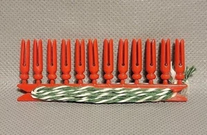 Vtg 1960s Christmas Greeting Card SHOW OFFS Clothespins Clothesline Hangers - Picture 1 of 2