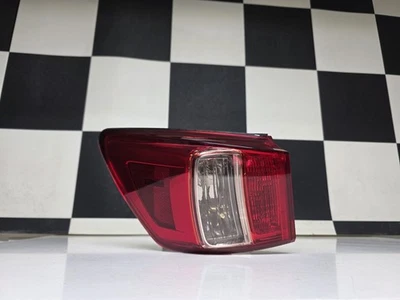 2011 2012 年 2013 年雷克萨斯 IS250 左尾灯二手 Oem — 第 1/4 张图片