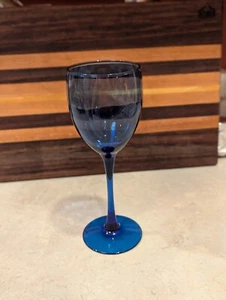 Vintage Luminarc France 1 Cobalt Blue Wine Glass - Picture 1 of 5