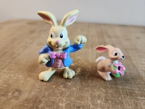 2 Stück Hase Kaninchen Spielzeug Cartoon Figuren Kunststoff  - Bild 1 von 10