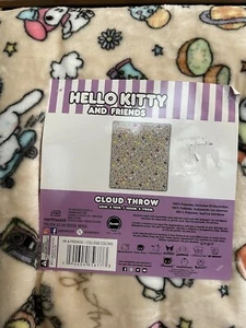 Hello Kitty and Friends ""College-Farben"" Decke - Bild 1 von 2