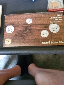 1985 P & D US Uncirculated Mint Set United States--Original Government Packaging - Picture 1 of 2