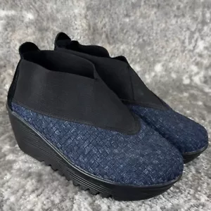 Bernie Mev Sz 38 (7.5) Pull-On Wedge Ankle Booties Woven Navy Boots Stretch - Picture 1 of 8