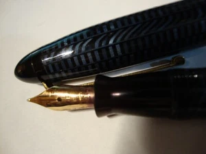 Pluma estilográfica Old Chap 18 quilates oro nuevo en punta gris oscuro y marrón rayas - Francia - Imagen 1 de 11