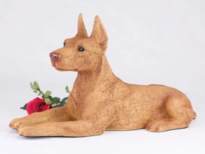 Urna de resina Doberman Pinscher grande 261 insertos cúbicos roja y tostada para cenizas, orejas para arriba - Imagen 1 de 1