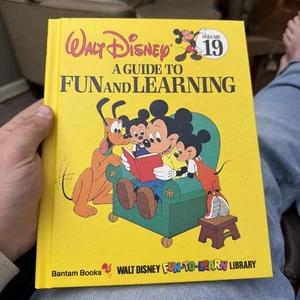 Libro de colección Walt Disney Guide to Fun And Learning from 1983 - Imagen 1 de 6