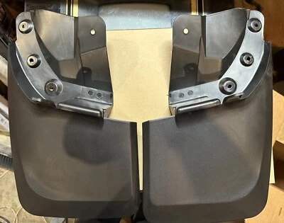 Guardabarros/aletas delanteros y traseros Toyota Tacoma 2016-2017-20?? Foto 1 de 4