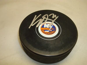 Kyle Okposo Signed New York Islanders Hockey Puck Autographed 1C - Bild 1 von 2
