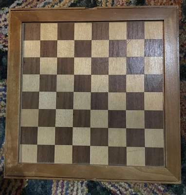 Vintage Wooden Combo Chess/backgammon - Missing 2 Chess Pieces 11.75x11.75 - Image 1 of 4