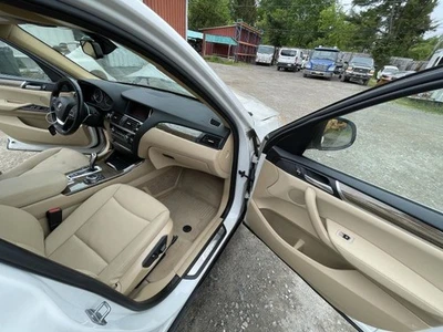 BMW X3 2015 pilar A derecho línea blanca PC: 300U 2,0 L AWD 113 K -XLINE- 46871 Foto 1 de 4