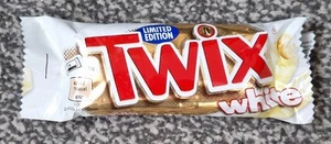 LIMITED EDITION WHITE CHOCOLATE TWIX BAR 2 x 23g COLLECTABLE NOT FOR CONSUMPTION - Picture 1 of 2