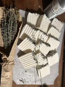 Natürliche hausgemachte Seife Kokosöl, Olivenöl, Sheabutter & Lavendel EO - Bild 1 von 5