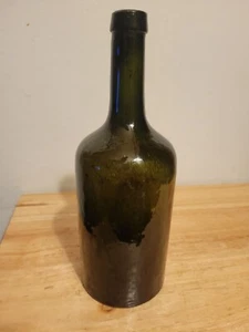 Early Carlsbad LS Green Bitters botella base labial aplicada en relieve - Imagen 1 de 12
