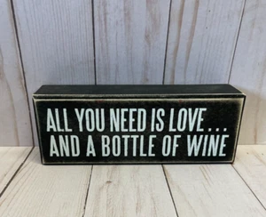Letrero de bloque negro ""Amor y botella de vino"" madera de pie 7" de alto bar salón NUEVO - Imagen 1 de 2