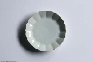 Placa de crisantemo 190mm porcelana blanca. De Japón - Imagen 1 de 8