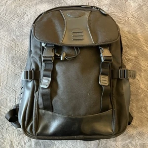 Mochila Tumi Bleeker Dre FLP Estilo 0514C Negra 13x17x6 Pulgadas - Imagen 1 de 9