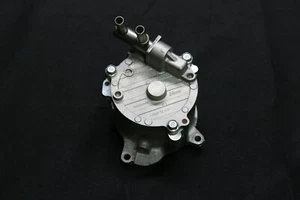 2016-2019 INFINITI Q50 17-19 Q60 ENGINE VACUUM PUMP 3.0L 14650-5CA0A OEM - Picture 1 of 3