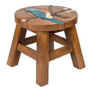 Taburete corto decorativo de madera dura de acacia tallado a mano Bluebird - Imagen 1 de 4