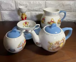 Set da tè Disney Winnie the Pooh teiera tazza da tè piattino brocca zuccheriera supporto uova - Foto 1 di 19