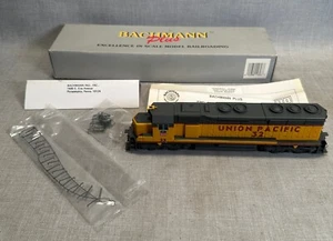 MAI USATO! Locomotore diesel Bachmann Plus EMD SD45 - HO - Union Pacific 32 - Foto 1 di 15