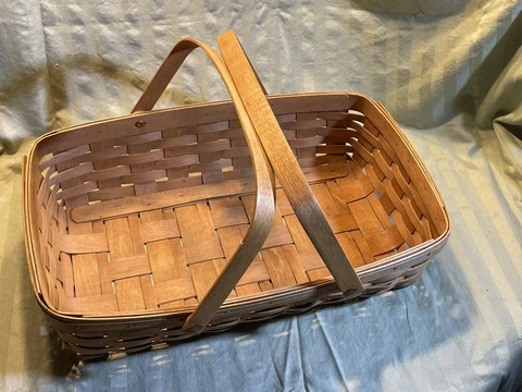 Longaberger Medium Gathering basket 1990 - Excellent Used Condition Cover